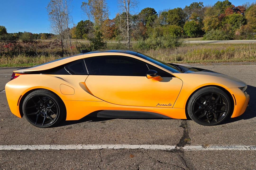 2017 BMW i8 - Image 3 of 31