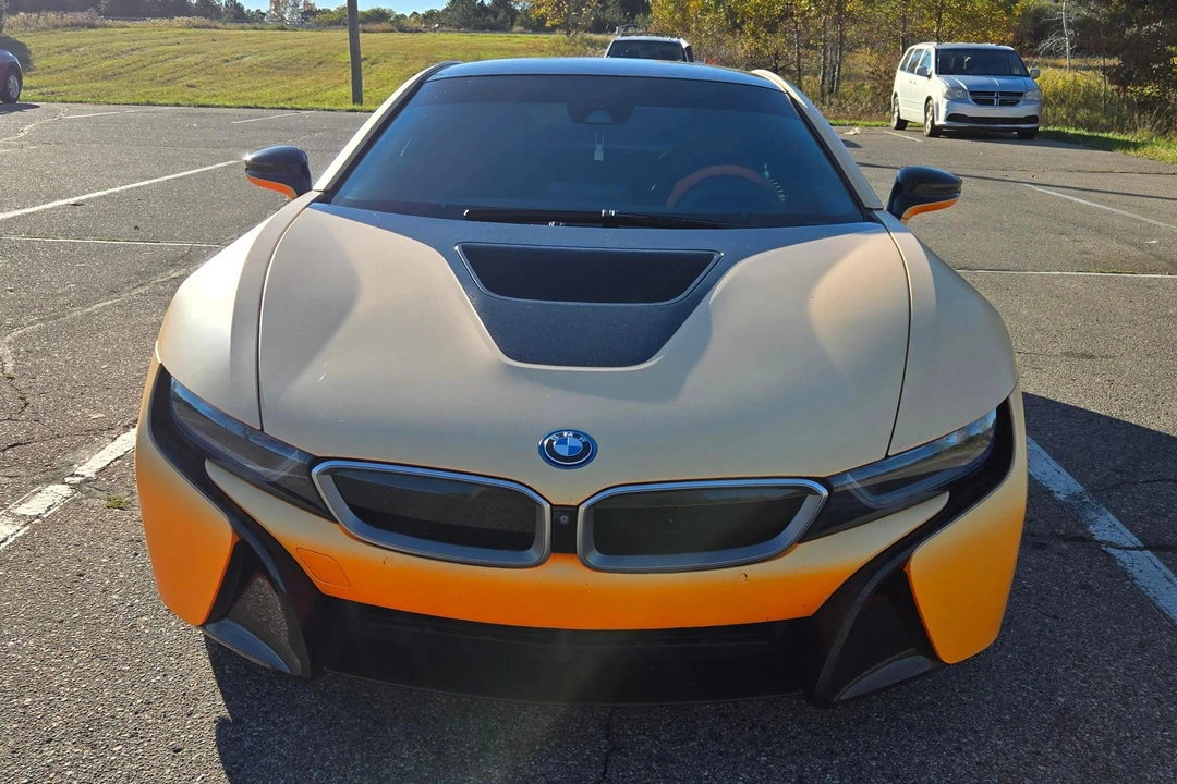 2017 BMW i8 - Image 2 of 31