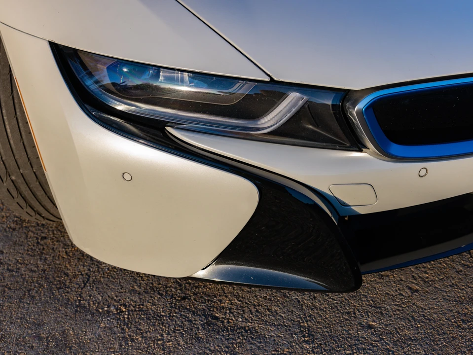 2017 BMW i8 - Image 15 of 31