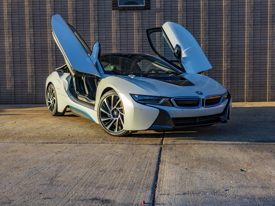 2017 BMW i8 - Image 14 of 31