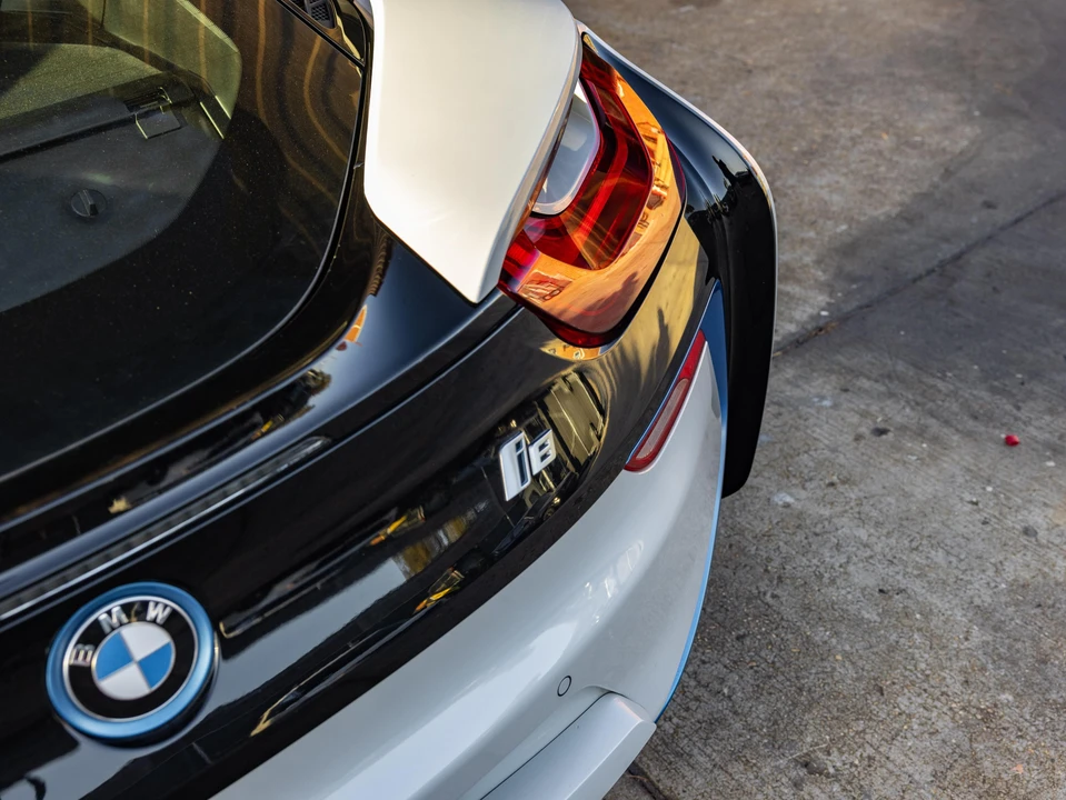 2017 BMW i8 - Image 26 of 31