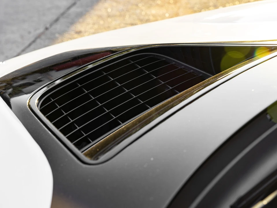 2017 BMW i8 - Image 20 of 31