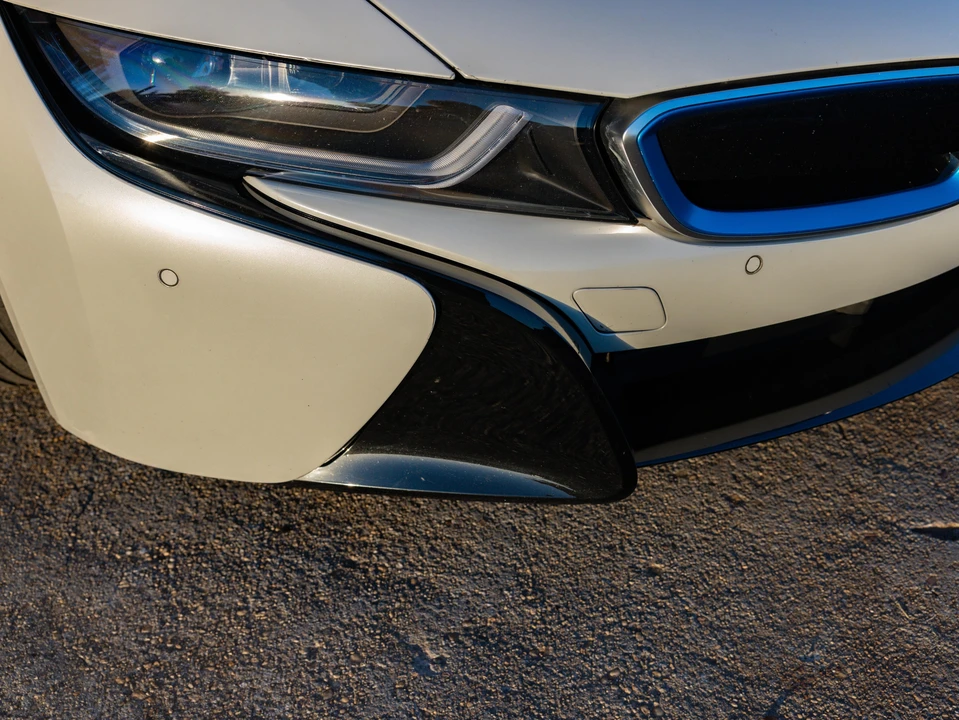 2017 BMW i8 - Image 16 of 31