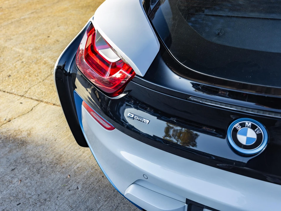 2017 BMW i8 - Image 25 of 31