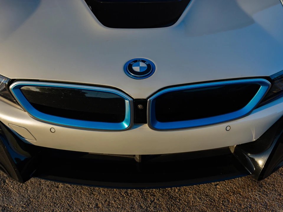 2017 BMW i8 - Image 17 of 31