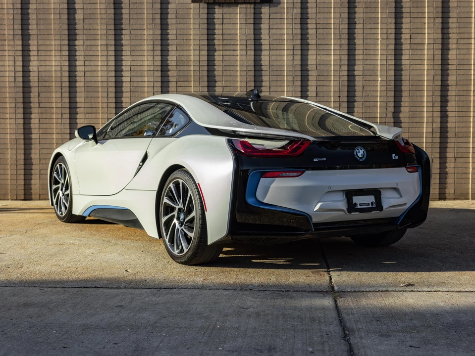 2017 BMW i8 - Image 9 of 31