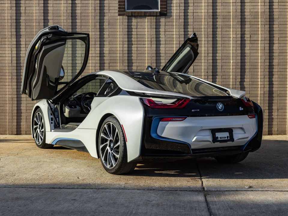 2017 BMW i8 - Image 10 of 31