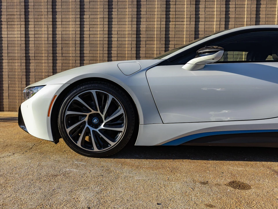 2017 BMW i8 - Image 30 of 31