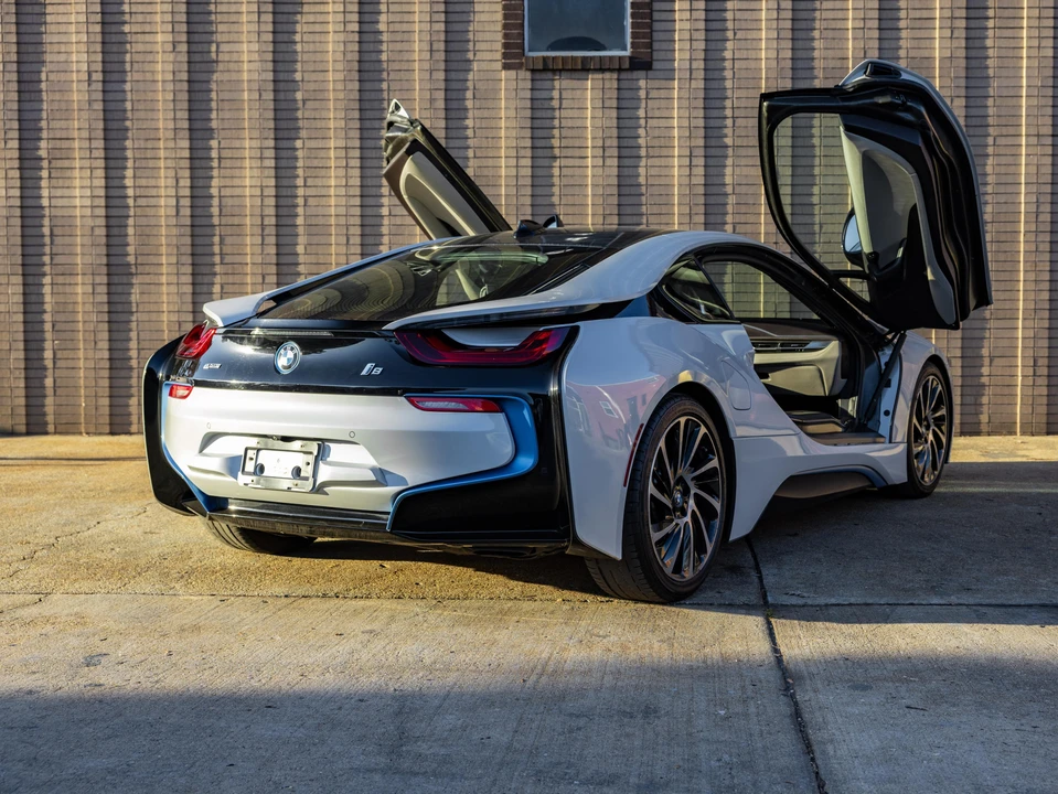 2017 BMW i8 - Image 12 of 31