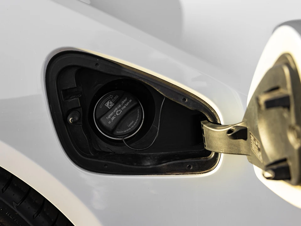 2017 BMW i8 - Image 28 of 31