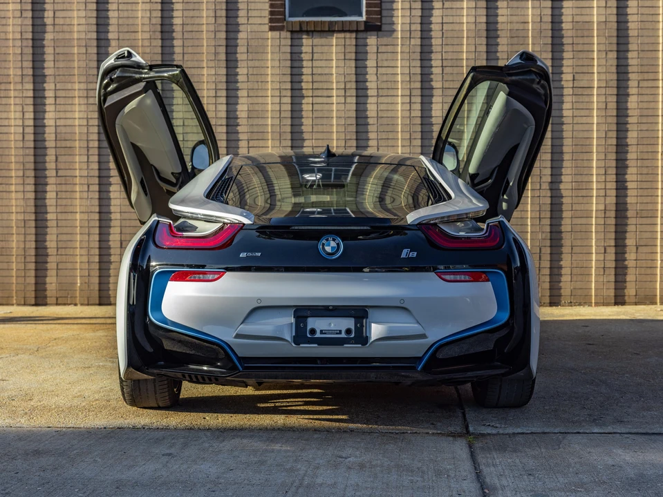 2017 BMW i8 - Image 11 of 31