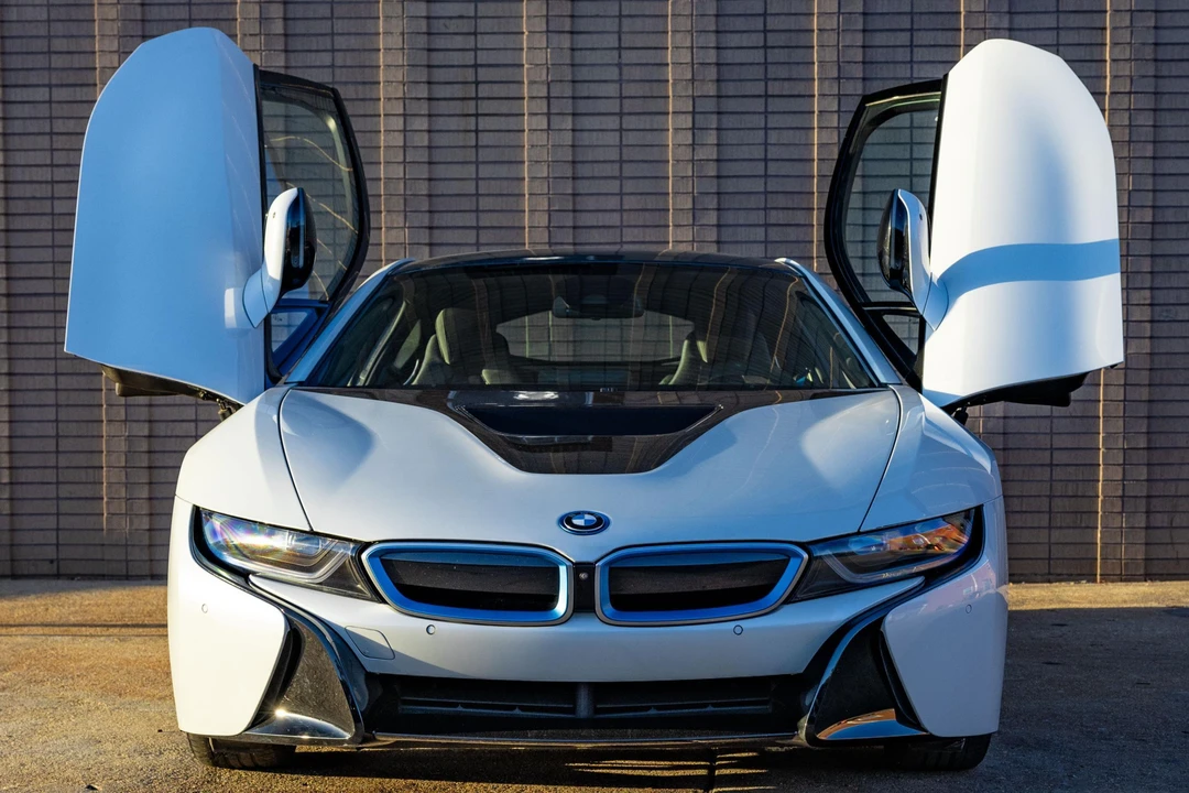 2017 BMW i8 - Image 2 of 31