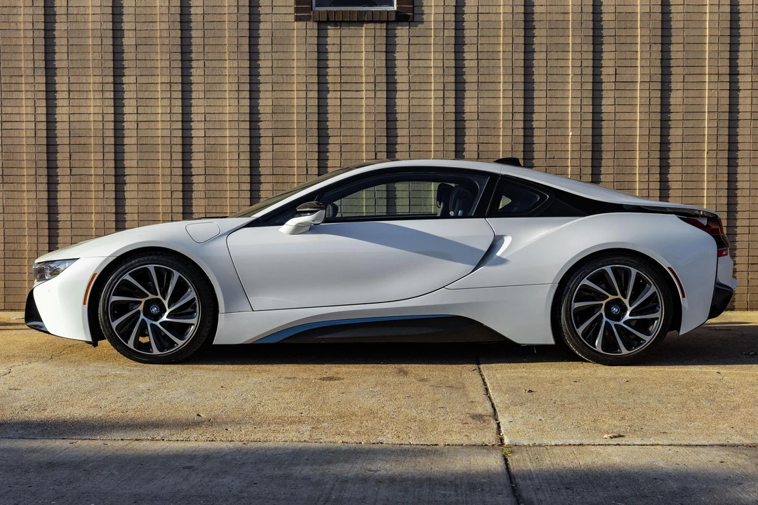 2017 BMW i8 - Image 3 of 31
