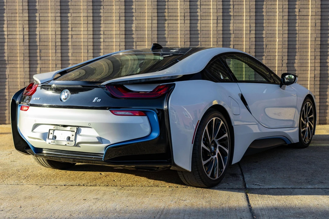 2017 BMW i8 - Image 4 of 31