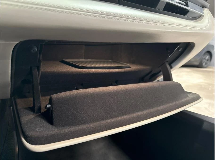 2017 BMW i8 - Image 14 of 20