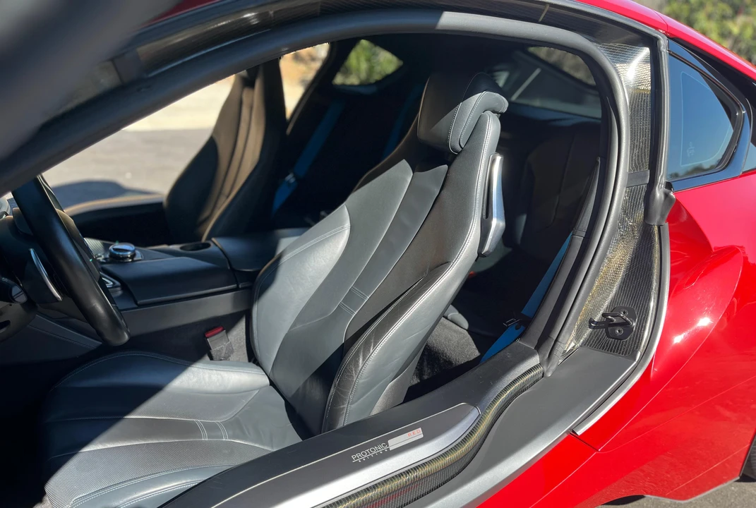 2017 BMW i8 - Image 26 of 29