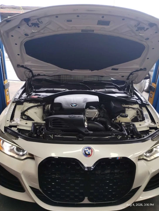 2017 BMW i8 - Image 13 of 14