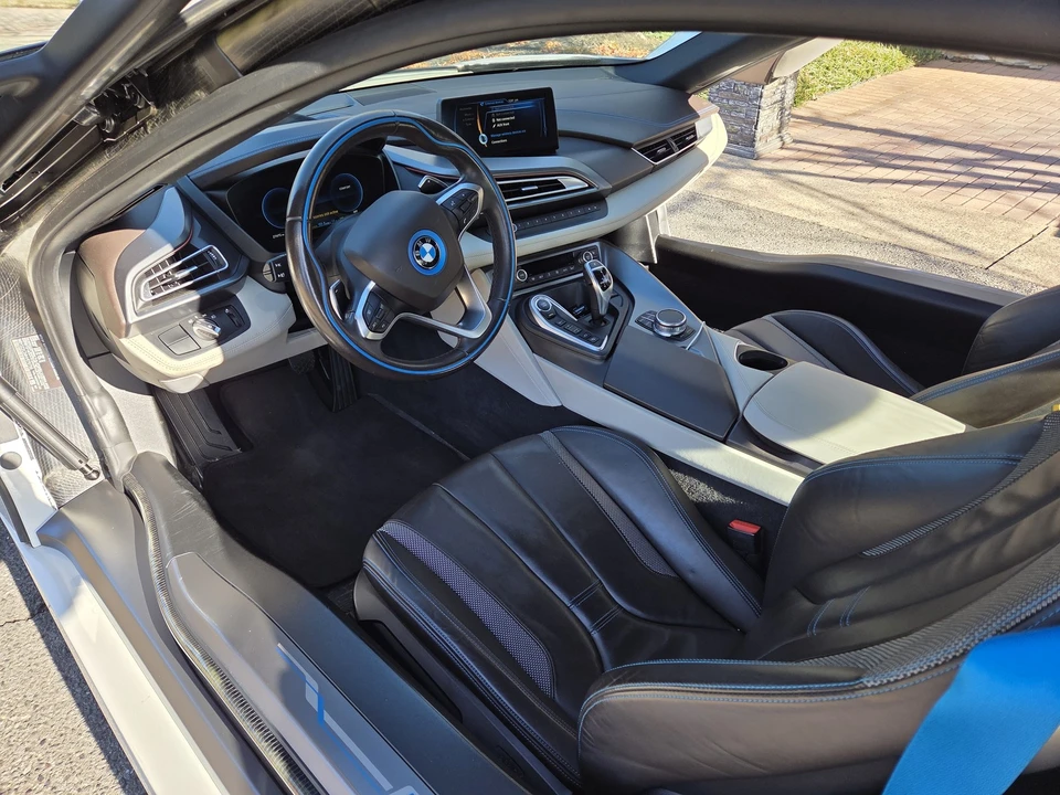 2017 BMW i8 - Image 2 of 21