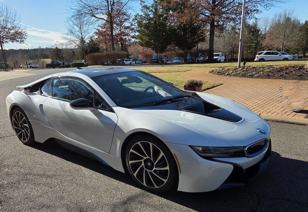 2017 BMW i8 - Image 12 of 21