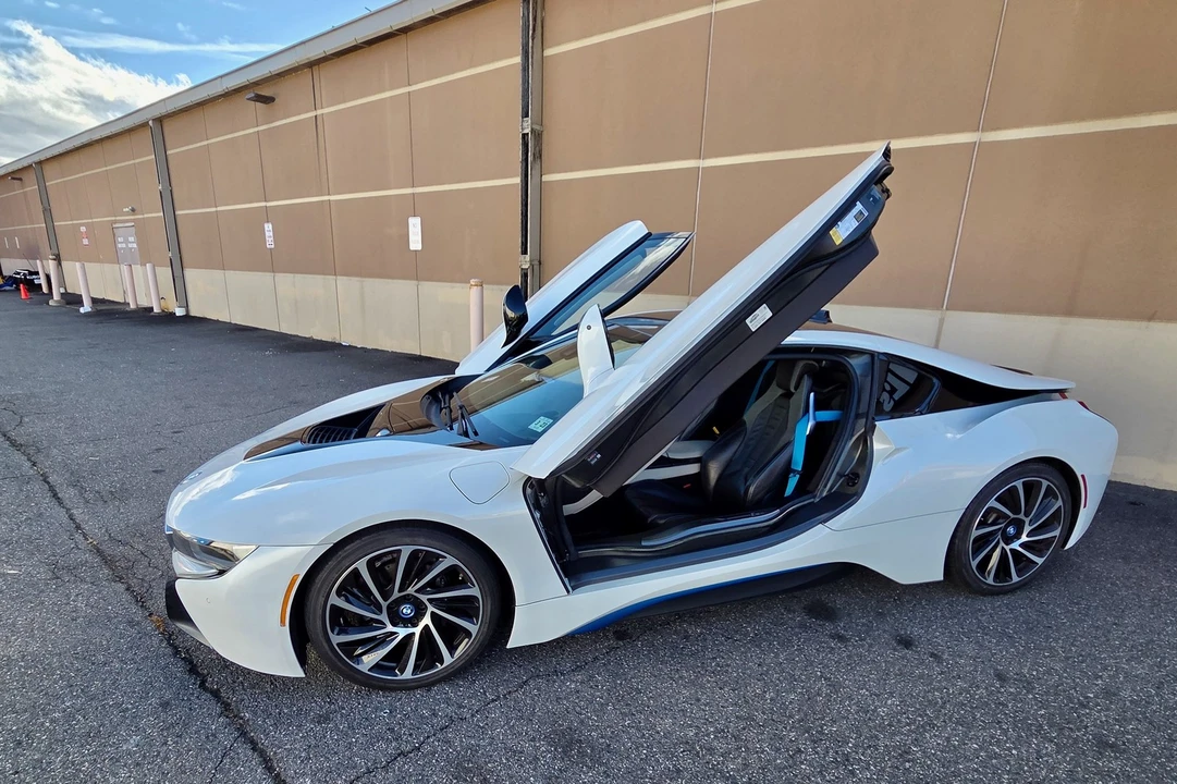 2017 BMW i8 - Image 19 of 21