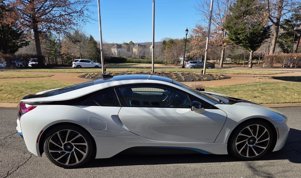 2017 BMW i8 - Image 13 of 21