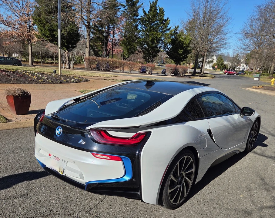 2017 BMW i8 - Image 14 of 21