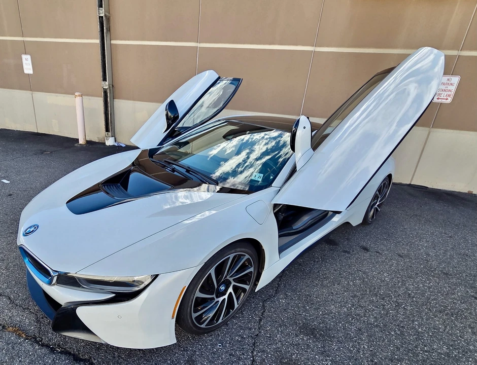 2017 BMW i8 - Image 20 of 21