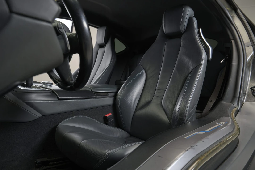 2017 BMW i8 - Image 4 of 6