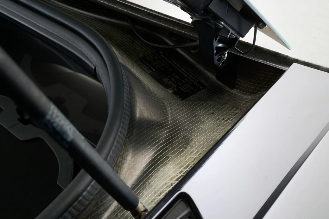 2017 BMW i8 - Image 28 of 31