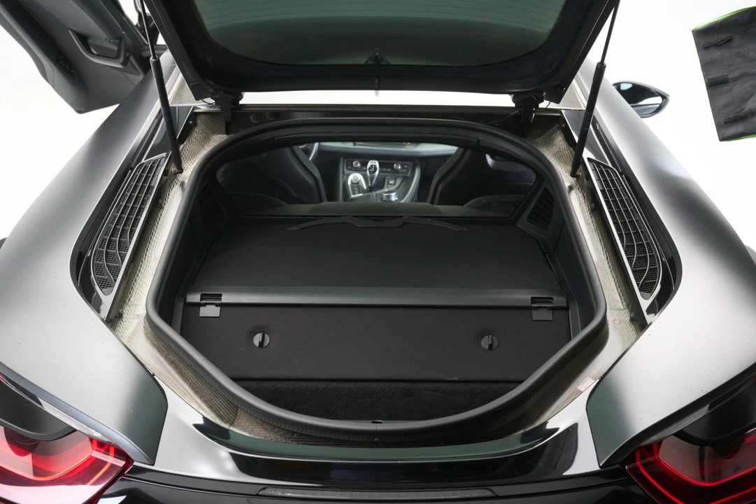 2017 BMW i8 - Image 24 of 31