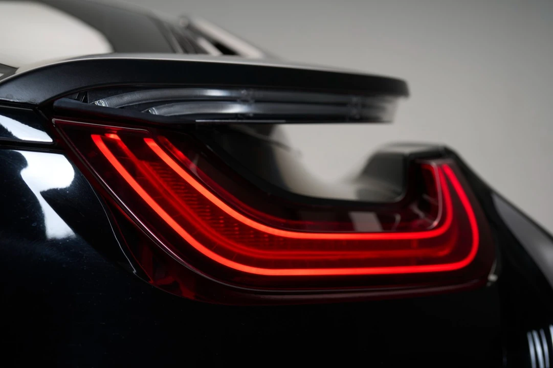 2017 BMW i8 - Image 25 of 31