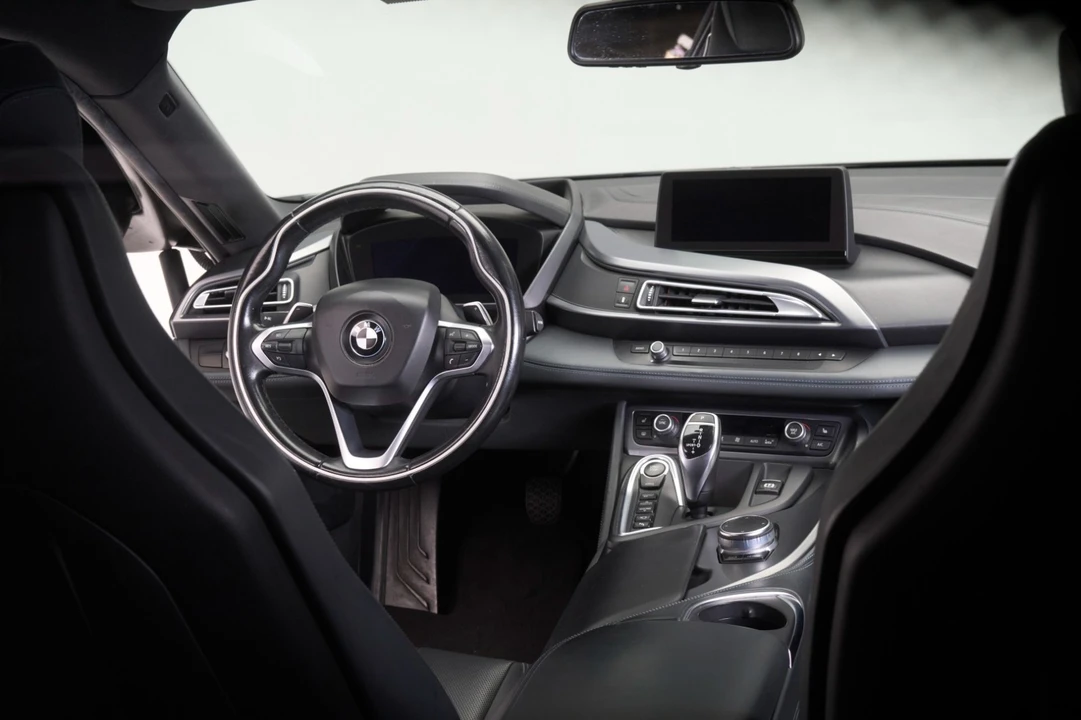 2017 BMW i8 - Image 18 of 31