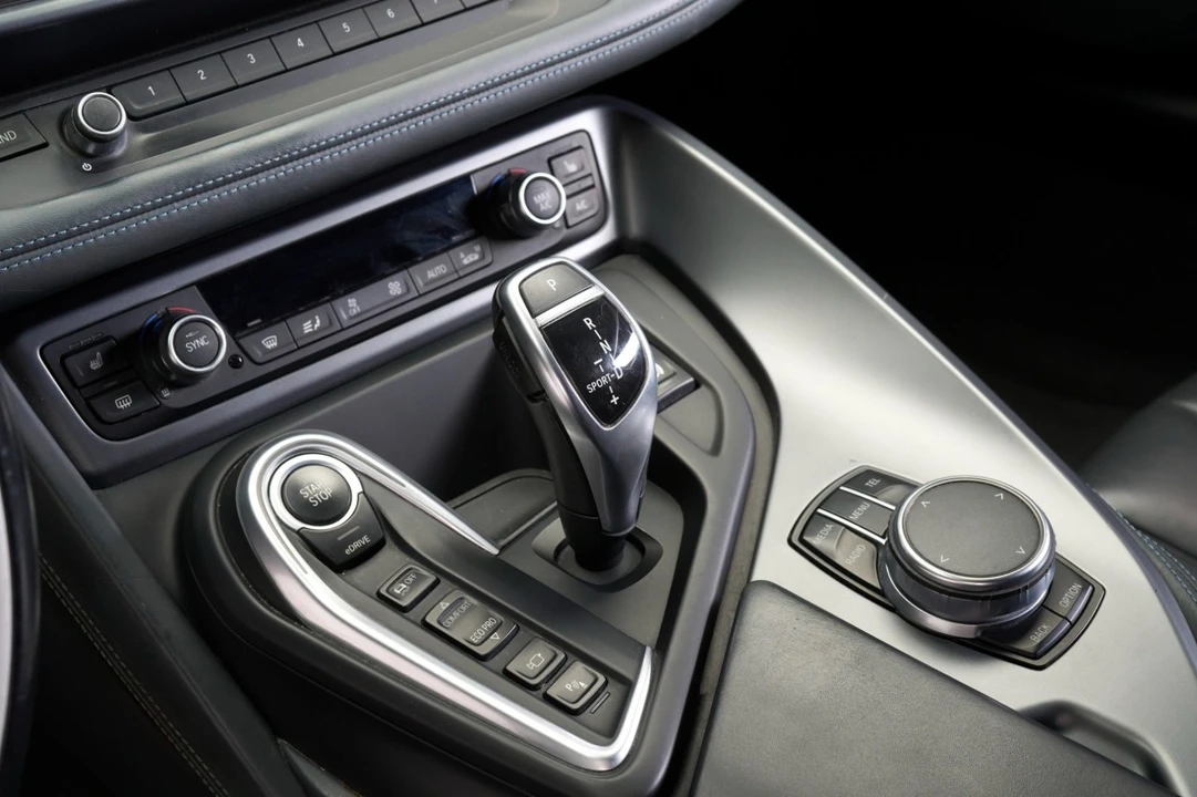 2017 BMW i8 - Image 21 of 31