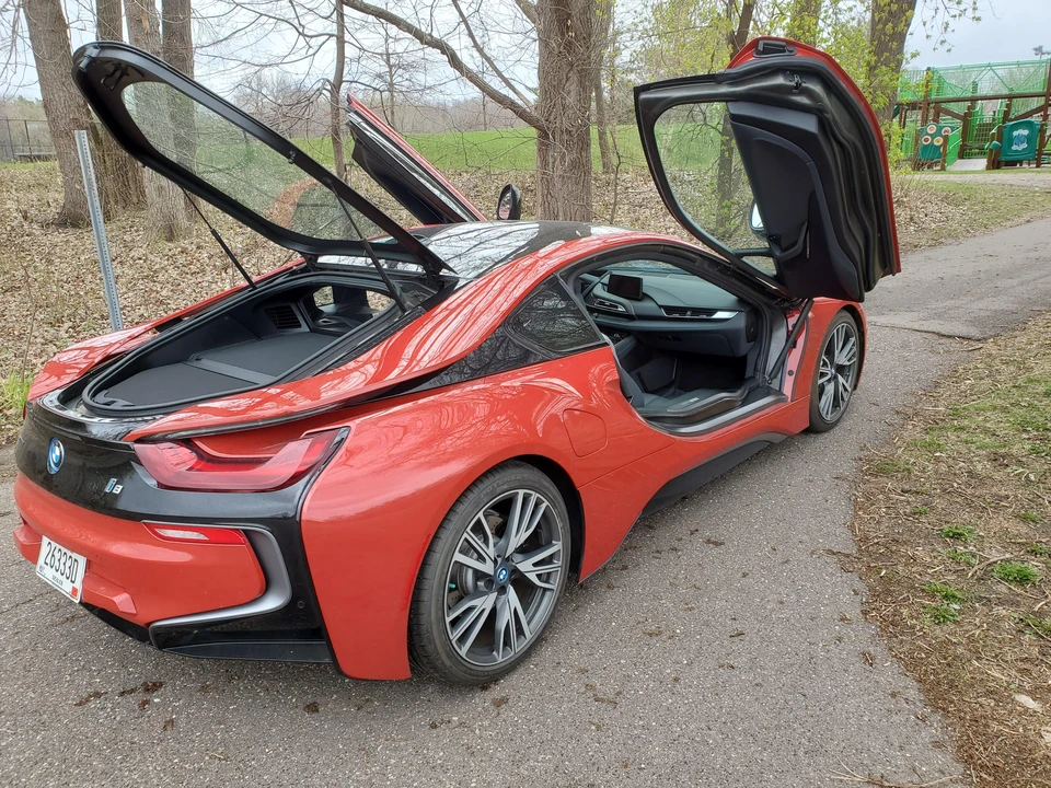 2017 BMW i8 - Image 25 of 31