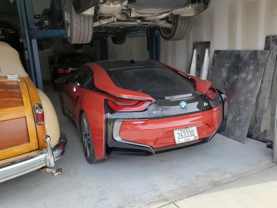 2017 BMW i8 - Image 12 of 31