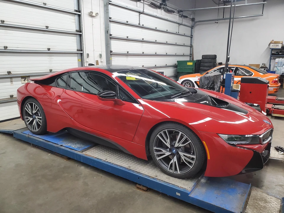 2017 BMW i8 - Image 14 of 31