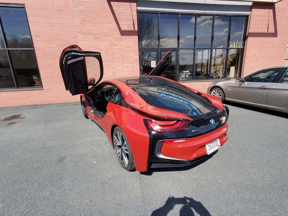 2017 BMW i8 - Image 20 of 31