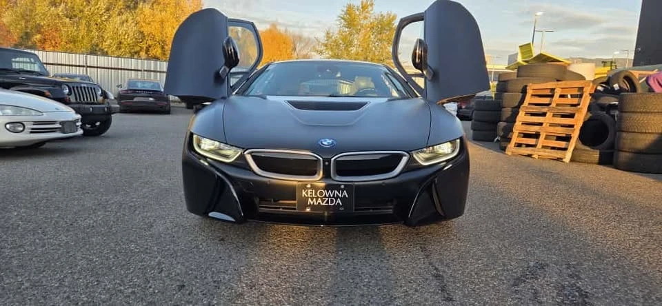 2017 BMW i8 - Image 2 of 8