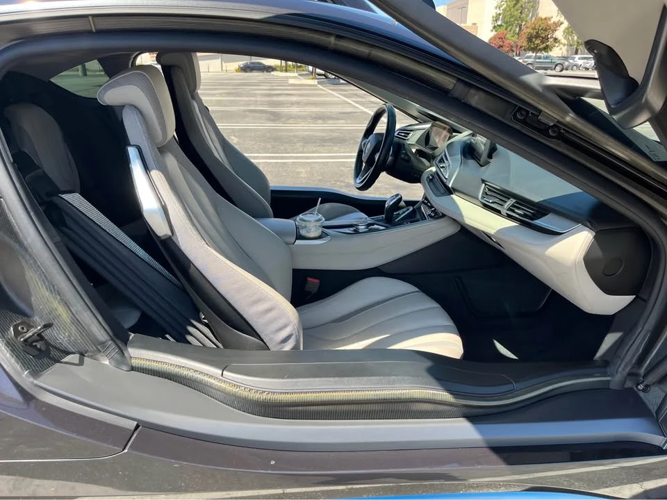 2017 BMW i8 - Image 7 of 12