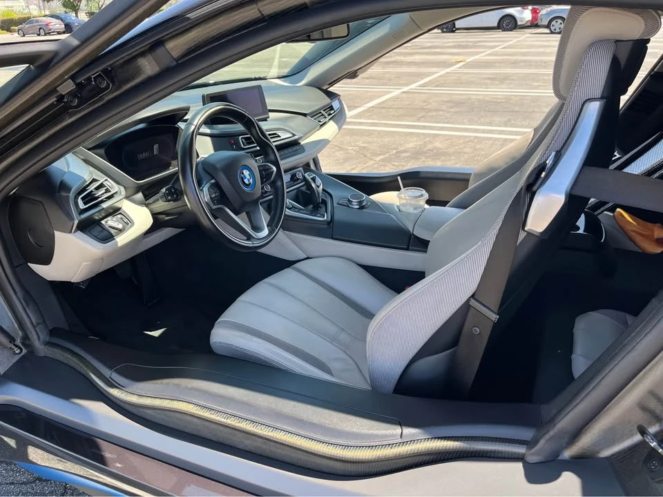 2017 BMW i8 - Image 8 of 12