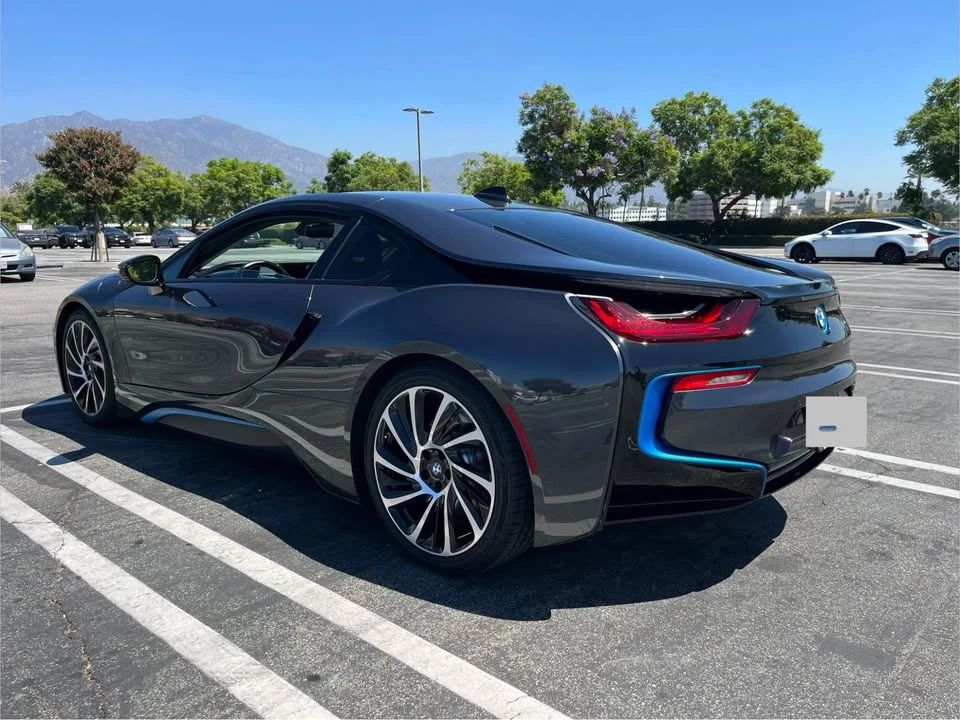 2017 BMW i8 - Image 4 of 12