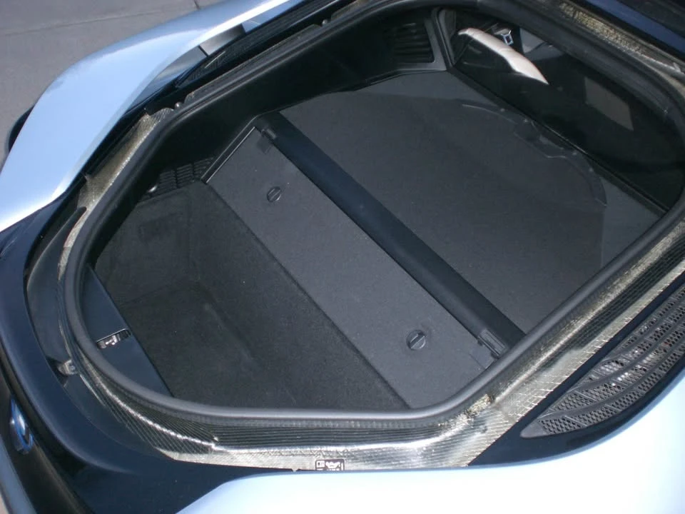 2017 BMW i8 - Image 7 of 8