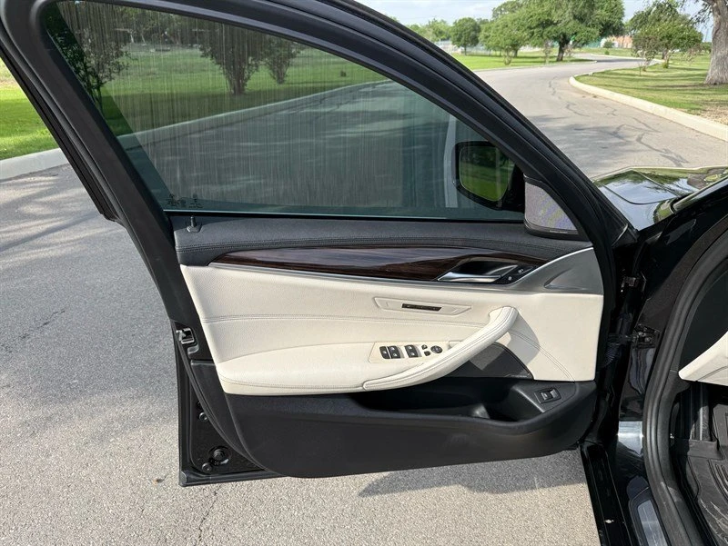 2017 BMW 5 Series - Image 11 of 20