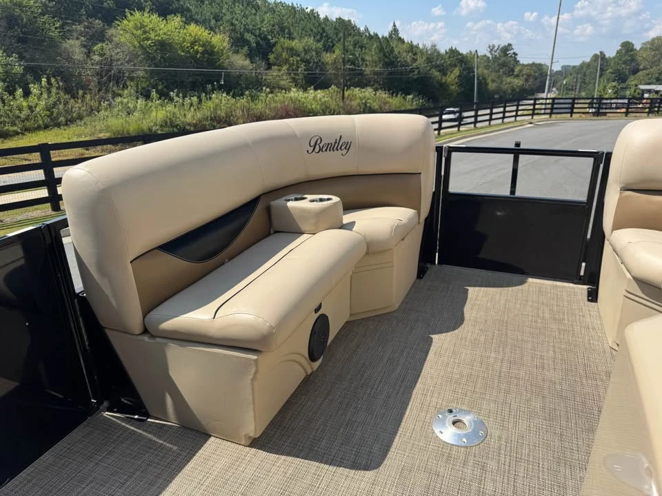 2017 Bentley - Image 12 of 20