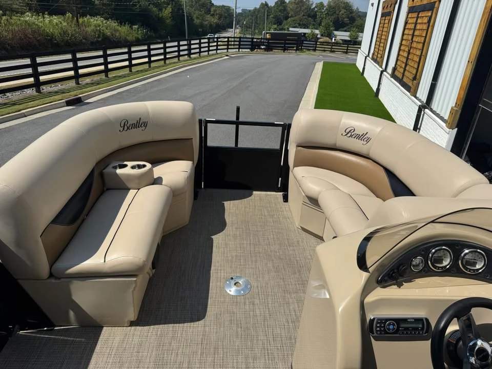 2017 Bentley - Image 10 of 20