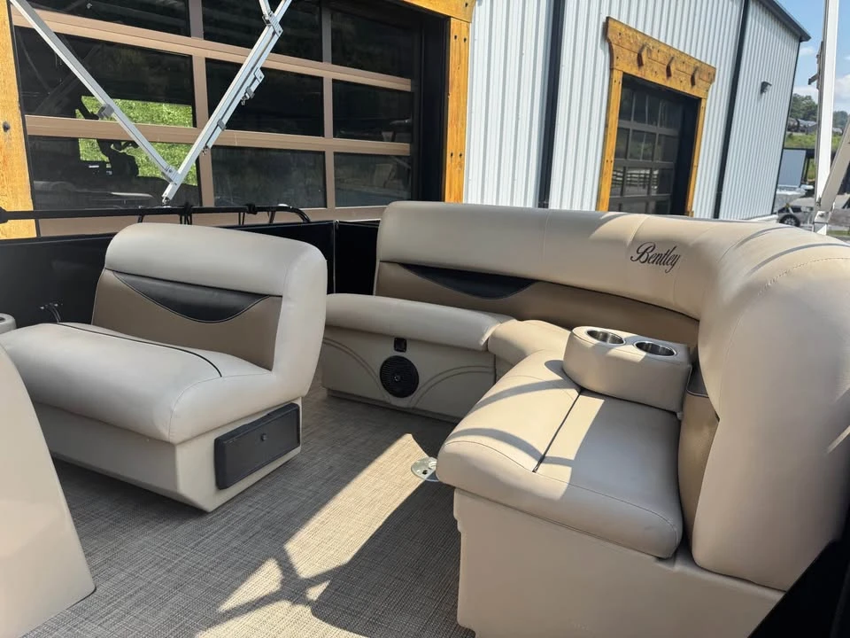 2017 Bentley - Image 8 of 20