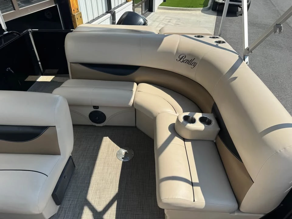2017 Bentley - Image 13 of 20