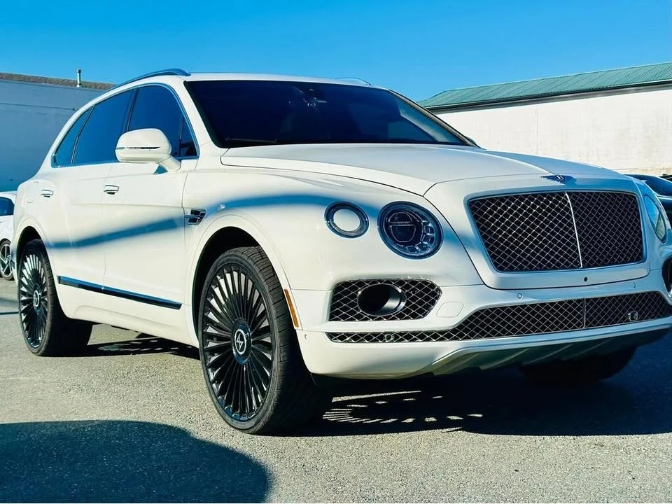 2017 Bentley Bentayga - Image 2 of 19
