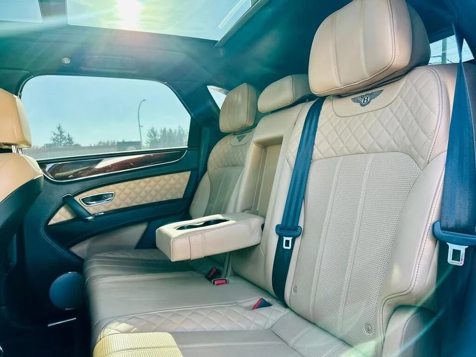 2017 Bentley Bentayga - Image 15 of 19