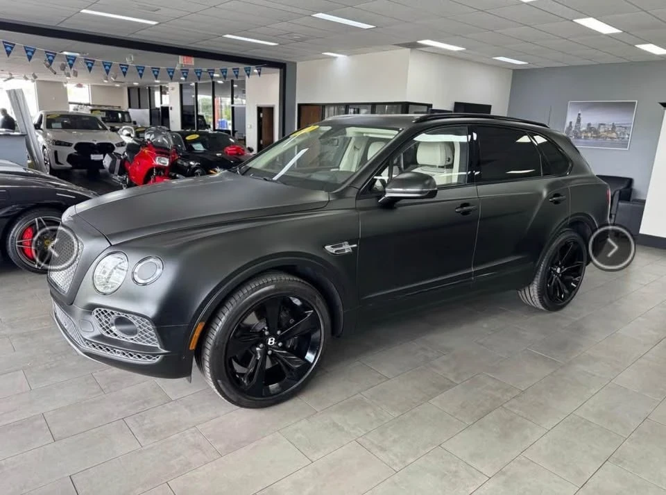 2017 Bentley Bentayga - Image 2 of 8